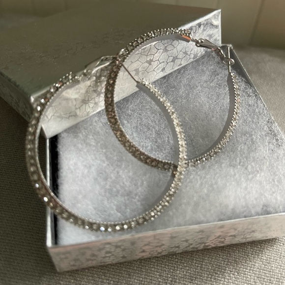 New Sterling Silver White Sapphire Minimalist Luxury Classic Hoop Earrings - Picture 7 of 16